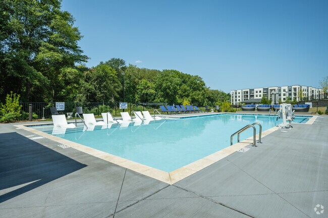 Piscina estilo resort - Water Tower Apartments