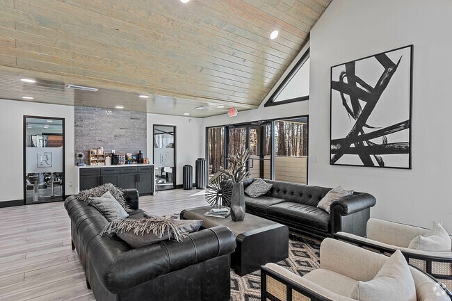 Building Photo - Avana Lake Lynn