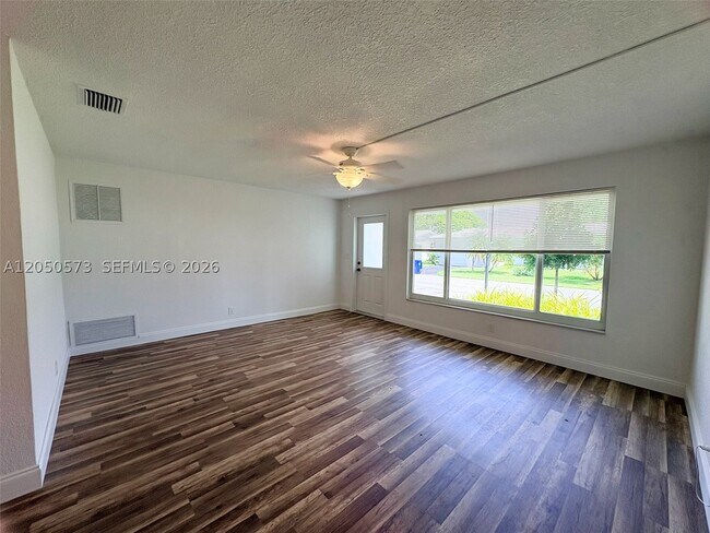 Foto del edificio - 140 NW 27th St
