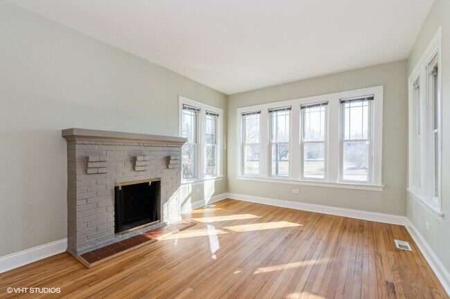Foto del edificio - 929 Green Bay Rd