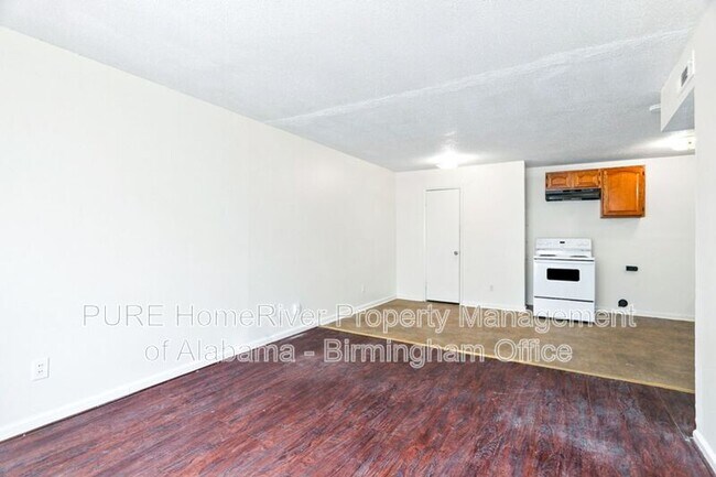 Building Photo - 8017 1st Ave S