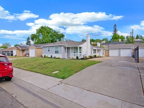 Building Photo - 2537 Michelle Dr