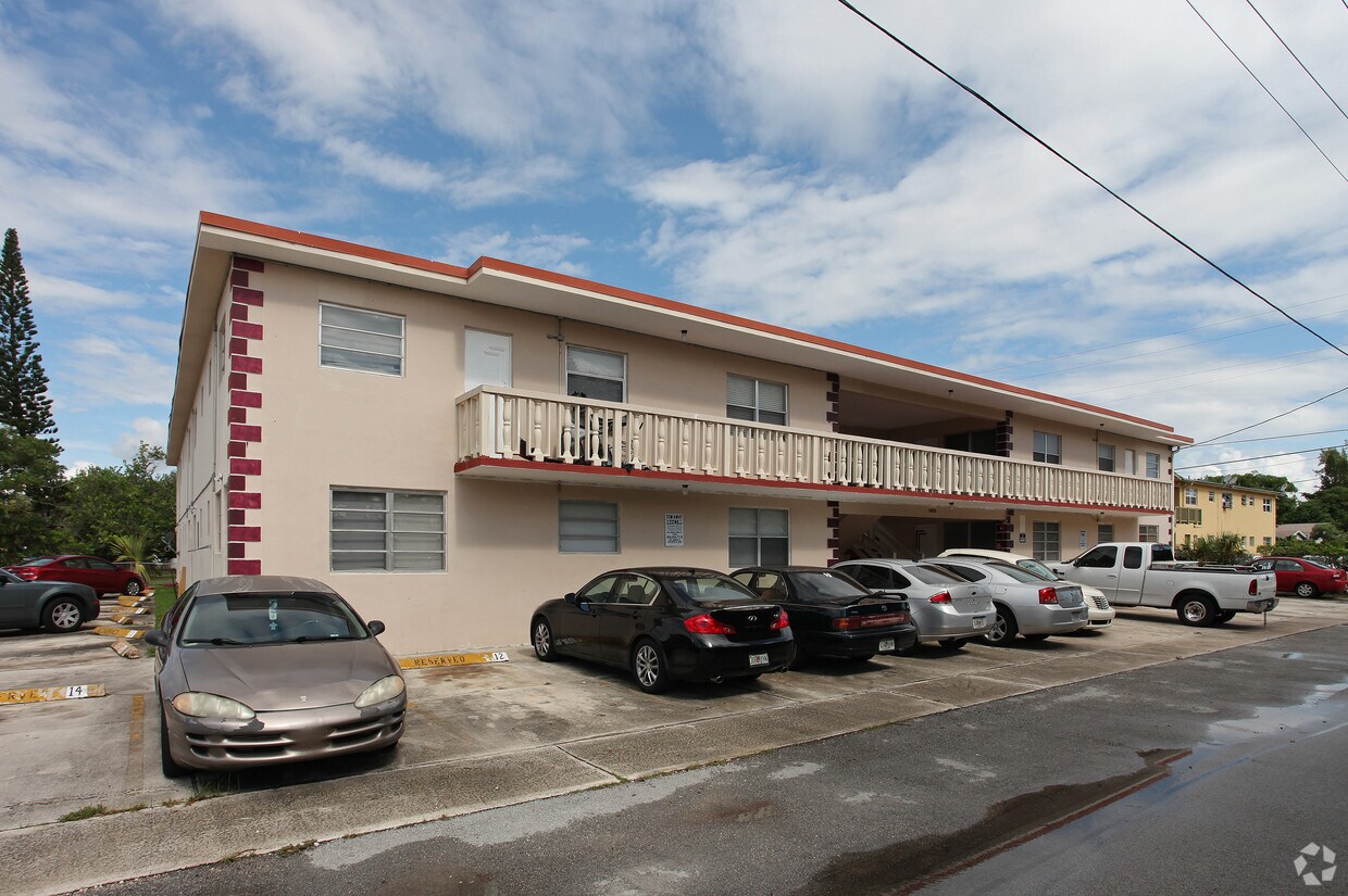 Primary Photo - 1400 N 17th Ave