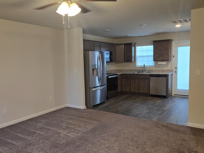 Building Photo - 4633 Rainbow Dr