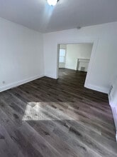 Building Photo - 51 Glenham St