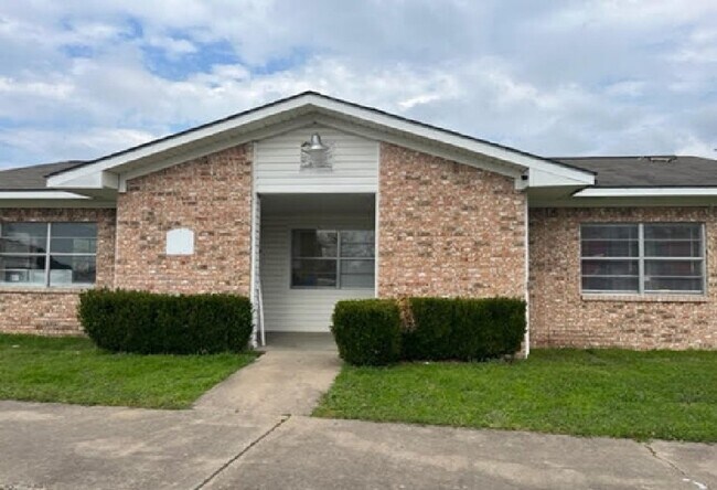Building Photo - 520 Laredo St