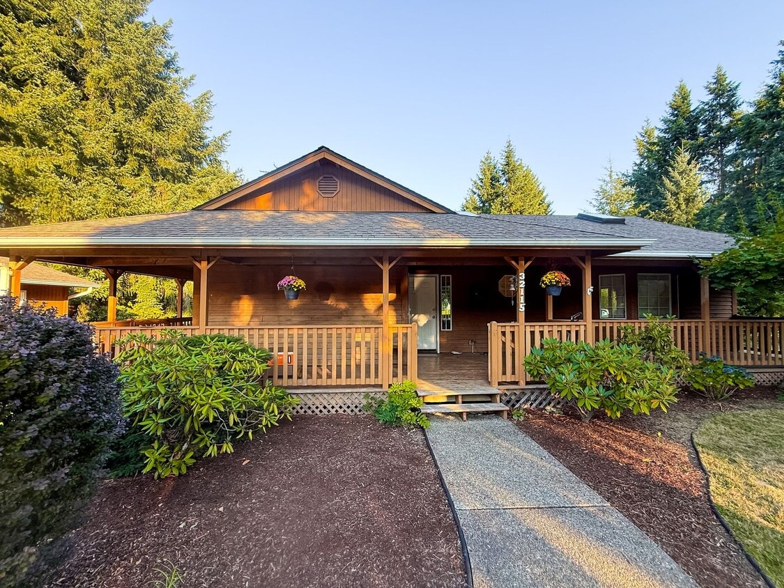 Primary Photo - Gentleman Farmer dream, almost 6 Acres,