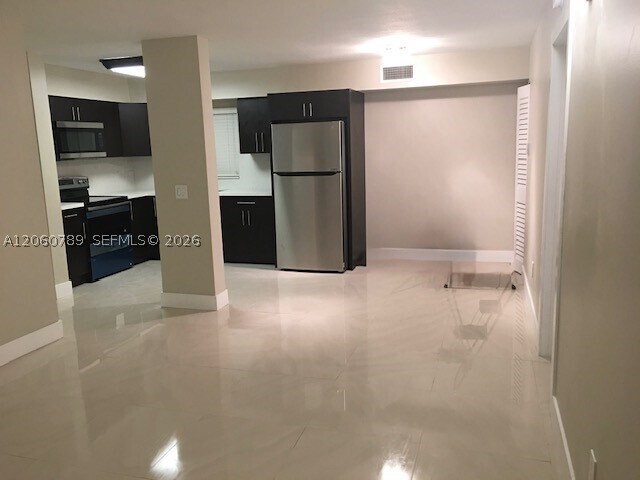 Foto del edificio - 18330 Mediterranean Blvd