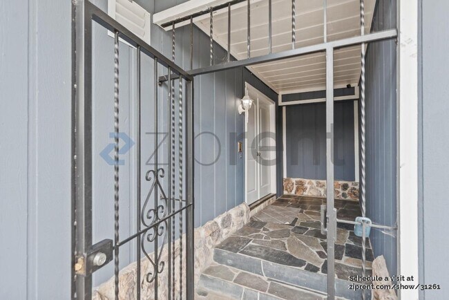 Building Photo - 1115 Ivy Ct