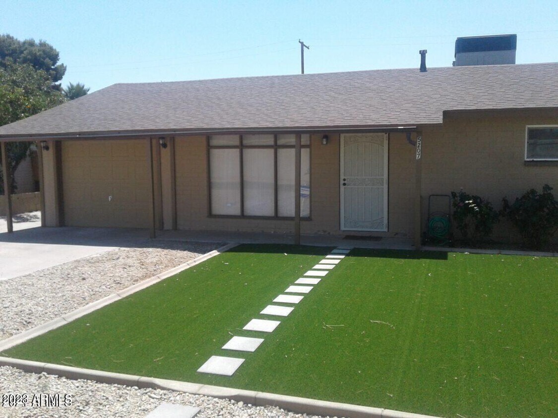 Foto principal - 5207 E Windsor Ave