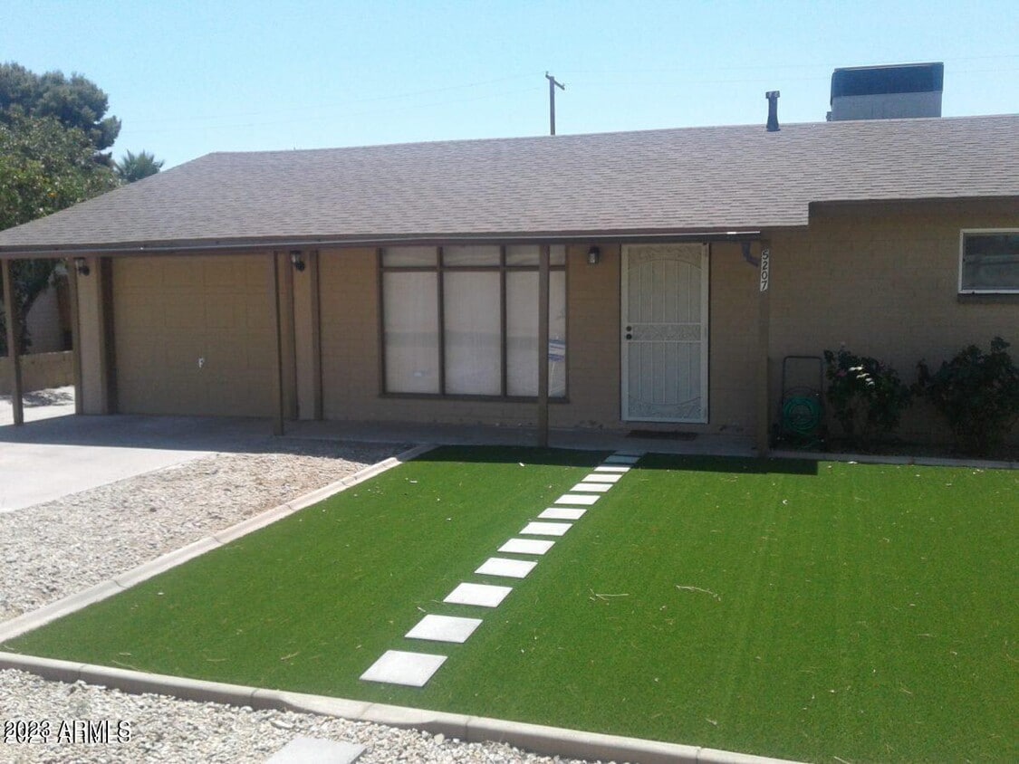 Primary Photo - 5207 E Windsor Ave