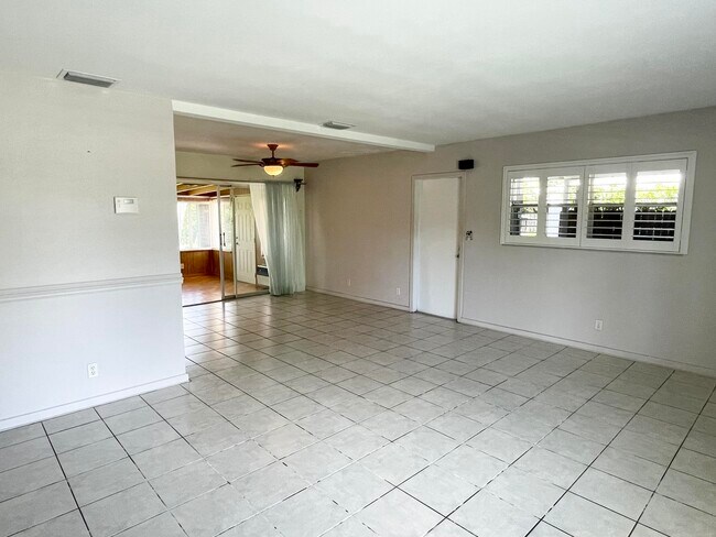 Building Photo - 1311 S Cypress Rd