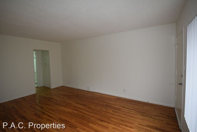 Foto del edificio - 1 br, 1 bath Apartment - 6271 Kester Avenu...