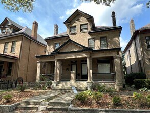 Building Photo - 1069 Neil Ave