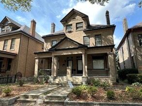 Building Photo - 1069 Neil Ave