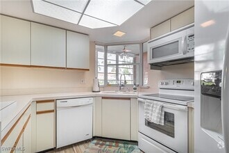 Building Photo - 13201 Oakmont Dr