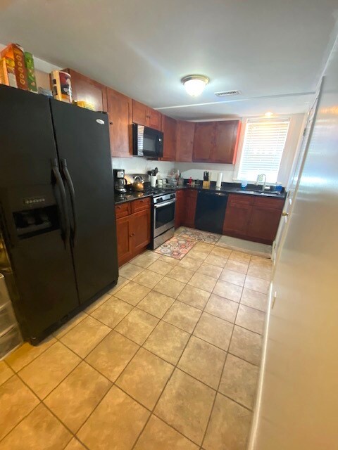 Foto principal - 12 Sachem St