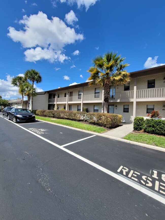 front of building - 3114 Plaza Terrace Dr