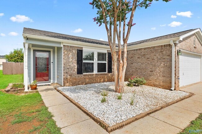 Foto del edificio - 204 Bumper Crop Ln NW