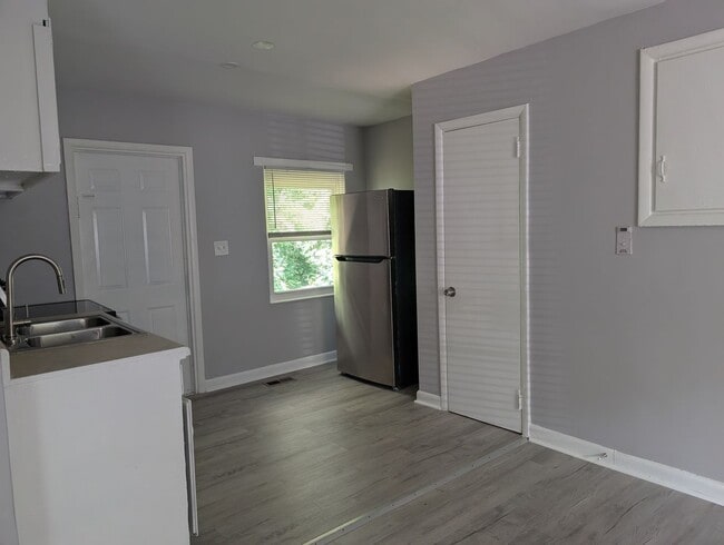 Building Photo - 1 Story Duplex located in the Greenwood Pa...