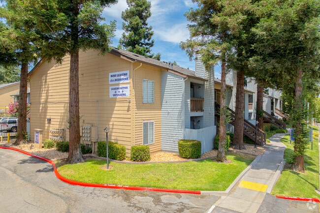 Building Photo - Walnut Village