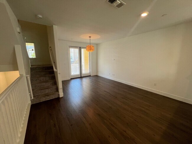 Foto del edificio - Beautiful 3 bed 2.5 bath Townhouse in Moun...