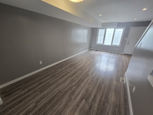 Building Photo - 530 Ross Ave