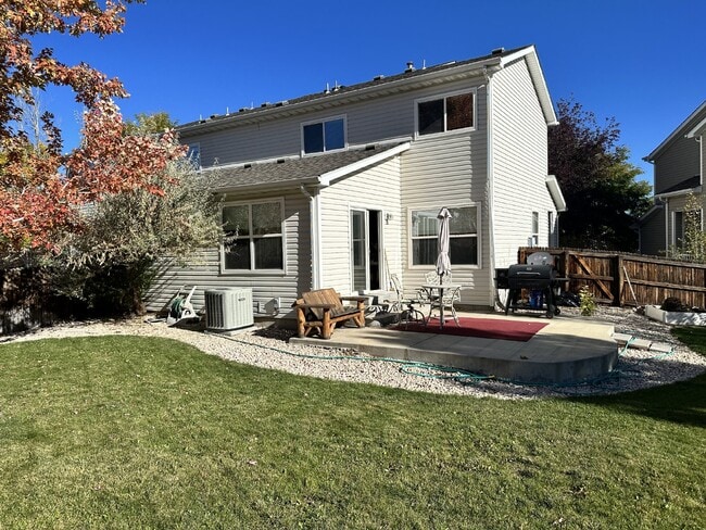 Building Photo - "Spacious & Stylish 3-Bed Townhouse in Eng...