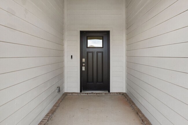 Building Photo - Stunning New 4-Bedroom Home with Modern Up...