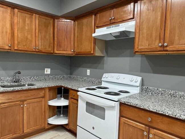 Building Photo - 1108 N Bond St