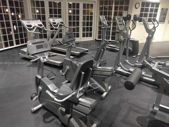 Foto del edificio - 2890 N Oakland Forest Dr