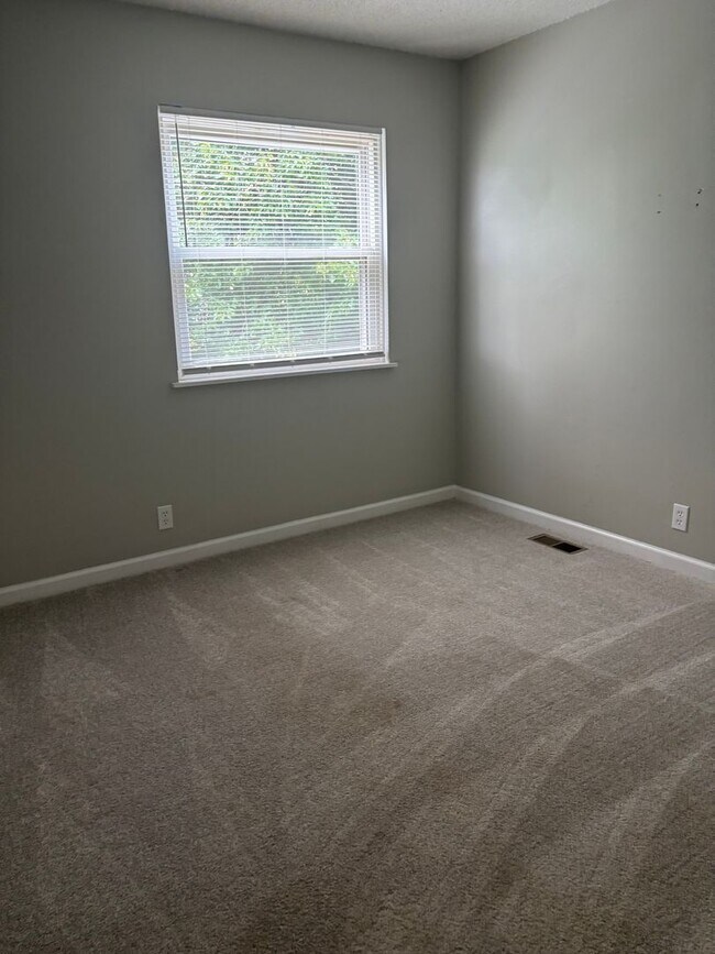 Foto del edificio - 2711 Clayton Dr NW