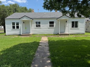 Building Photo - 806 S Terrace Dr