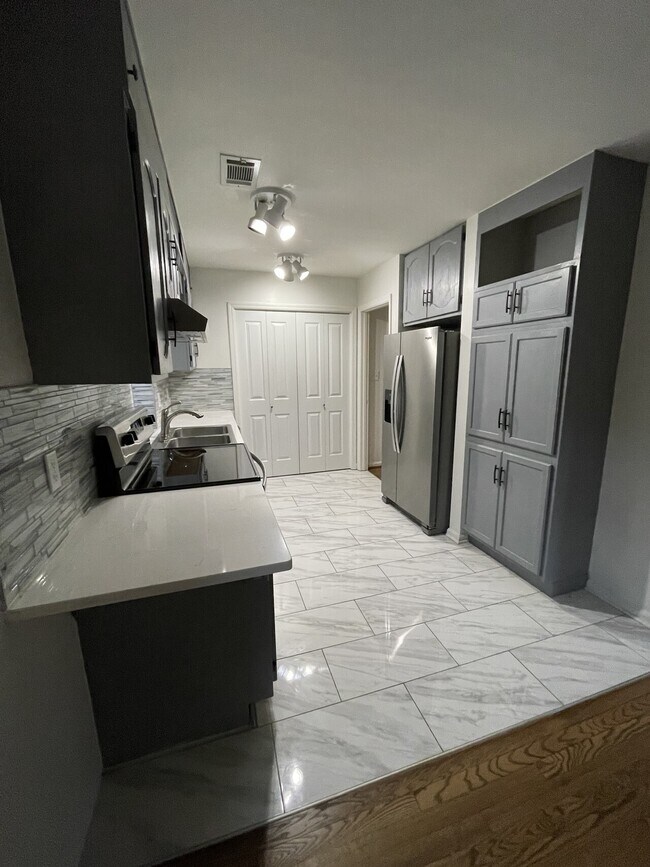 Foto del edificio - 236 East Green