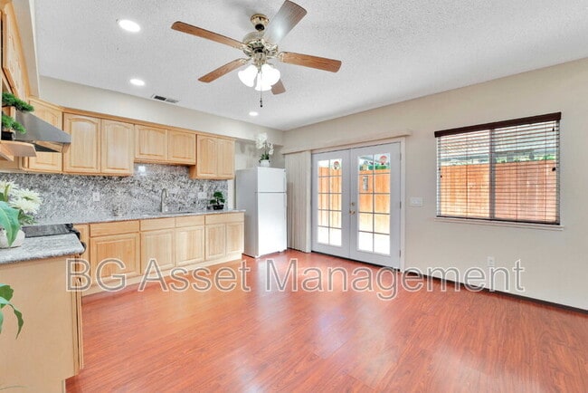 Foto del edificio - 828 Tradewind Ln