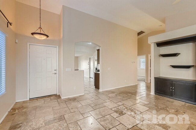 Building Photo - 4410 W Donner Dr