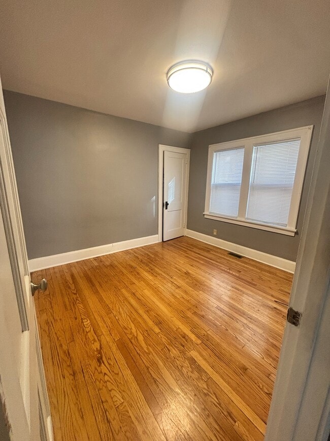 Foto del edificio - 1023 N Court St