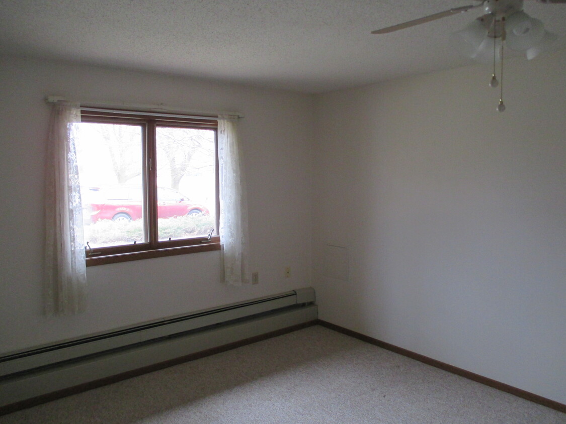 Bedroom - 512 E 2nd Ave