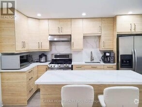 Building Photo - 6452 Chaumont Crescent