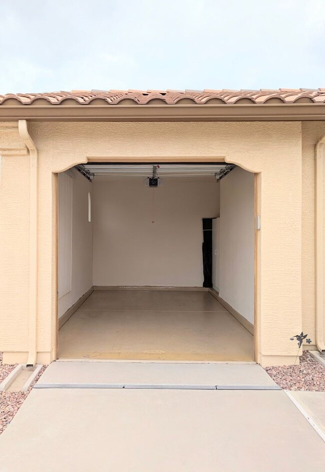 Building Photo - AVAILABLE NOW IN GREAT CHANDLER LOCATION!!!