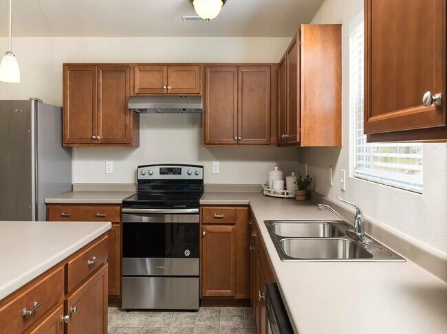 Building Photo - Single-Family Home available February 14th...