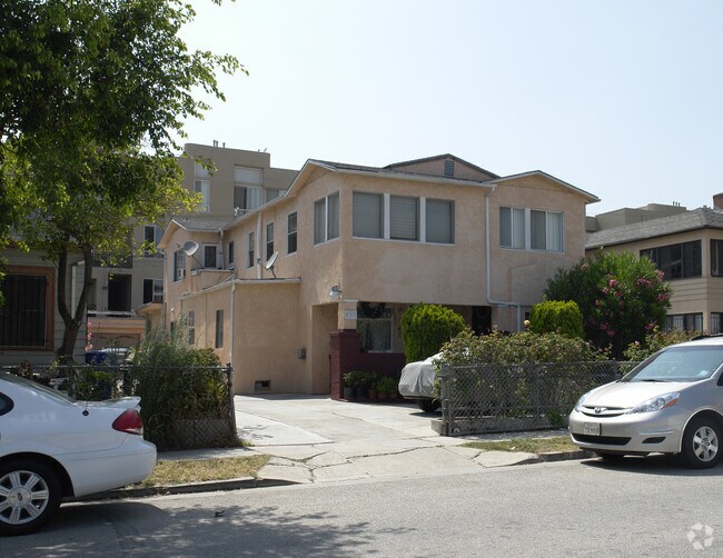 Building Photo - 607 N St Andrews Pl