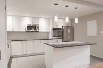 Building Photo - 3468 Rue Drummond