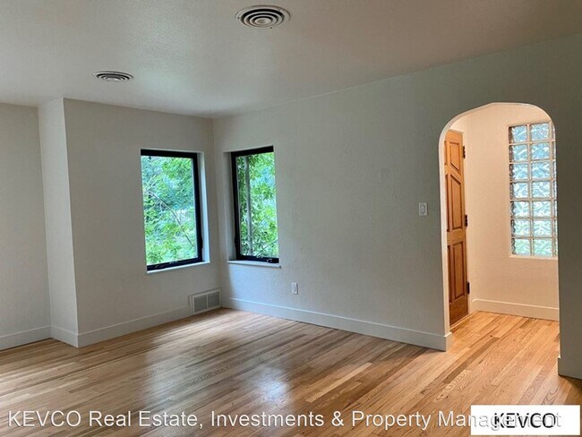 Foto del edificio - 3 br, 1 bath House - 1528 W Oak St