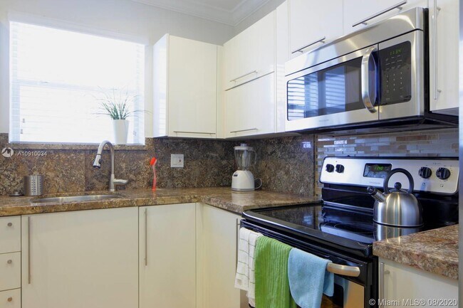 Building Photo - 2200 S Ocean Dr
