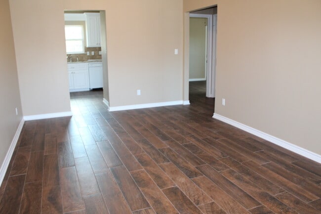 Building Photo - 1630 Samples Rd