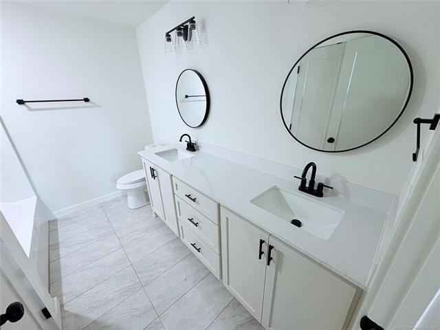 Foto del edificio - 2806 N Lansing Pl