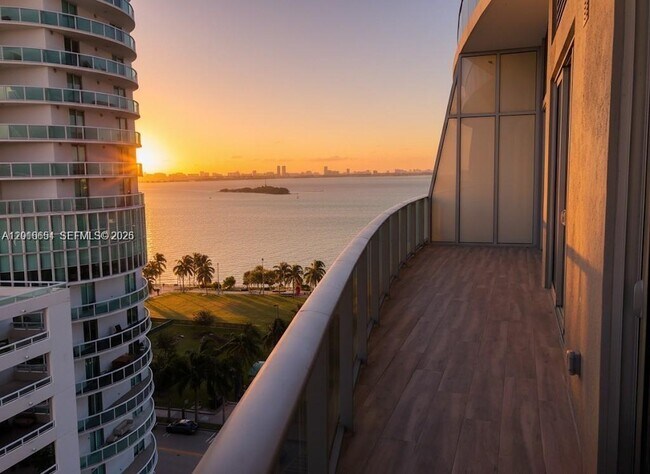 Foto del edificio - 488 NE 18th St