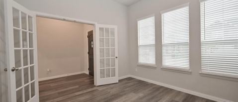 Foto del edificio - 1736 Star Fleet Dr