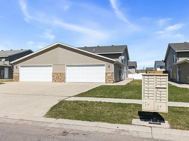 Building Photo - Spacious Family Home Featuring Deck, Garage & Updated Finishes